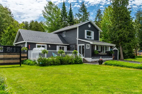83 King RD, Tay, ON L0K 1S0
