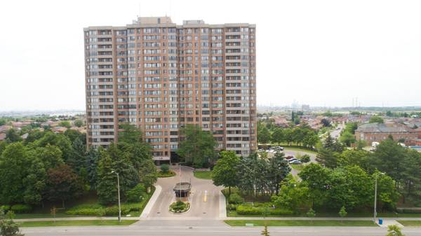 100 County Court BLVD #1709, Brampton, ON L6W 3X1