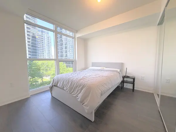 30 Gibbs RD #802, Toronto W08, ON M9B 0E4