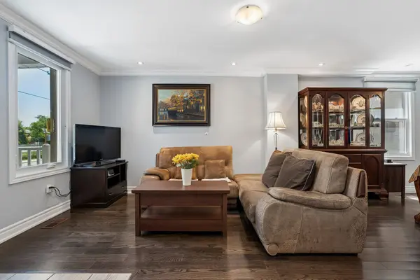 116 Seventh ST, Toronto W06, ON M8V 3B4
