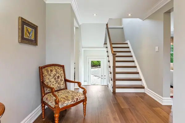 996 Cresthampton LN, Mississauga, ON L5H 2X1