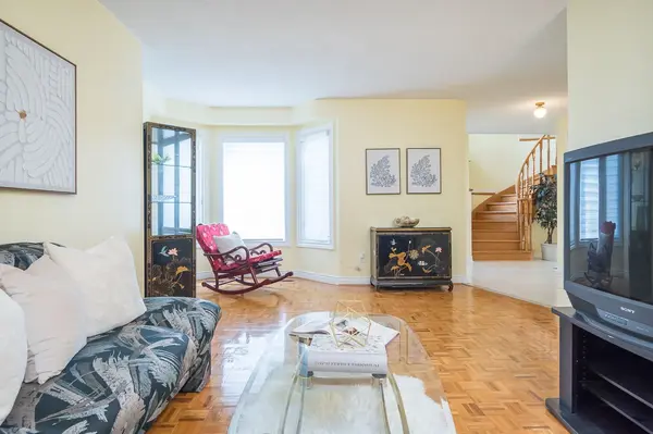 4810 Rathkeale RD, Mississauga, ON L5V 1H3