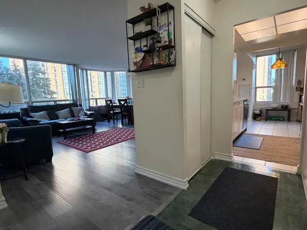 135 Hillcrest AVE #303, Mississauga, ON L5B 4B1