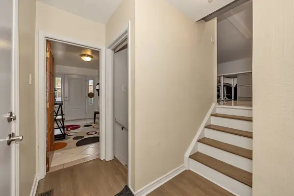2350 Georgina DR, Britannia Heights - Queensway Terrace N And Area, ON K2B 7M5