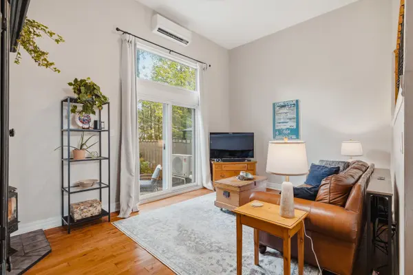 2 Worton AVE #4, Guelph, ON N1H 7C5