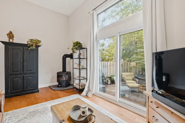2 Worton AVE #4, Guelph, ON N1H 7C5