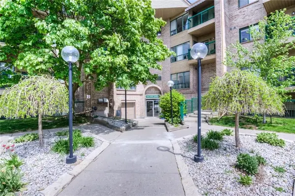 15 Hofstetter AVE #318, Kitchener, ON N2A 3Z7