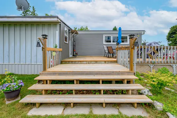 4 HOMEWOOD AVE, Kawartha Lakes, ON K9V 0H5