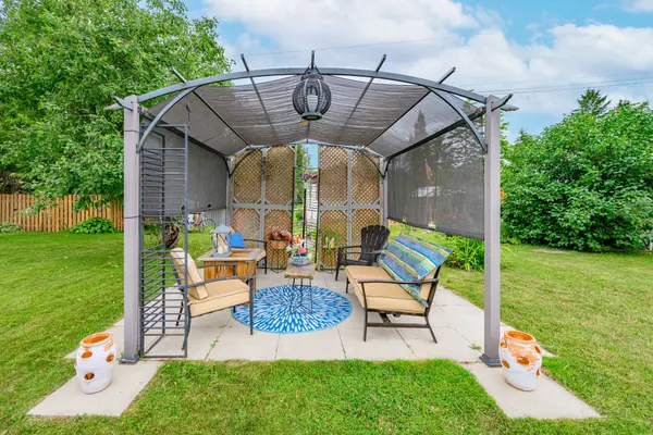 4 HOMEWOOD AVE, Kawartha Lakes, ON K9V 0H5