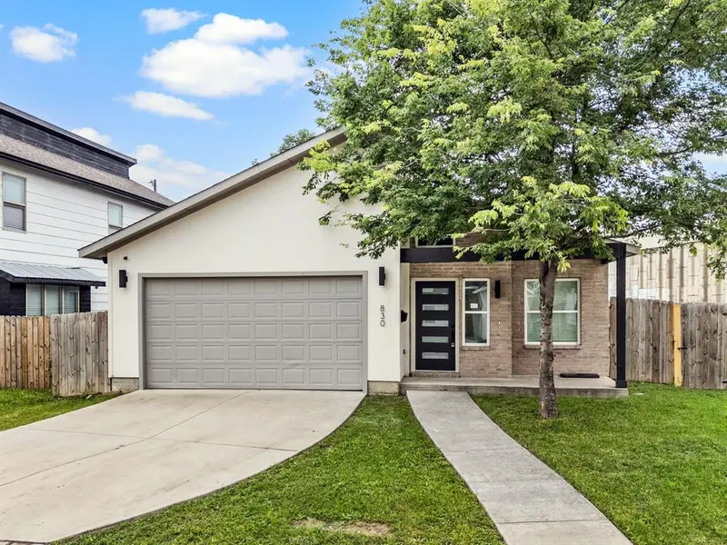 830 E Powell Avenue, Fort Worth, TX 76104