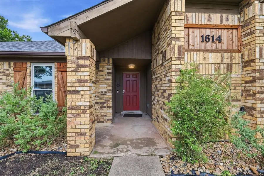 1614 Sunswept Terrace, Lewisville, TX 75077
