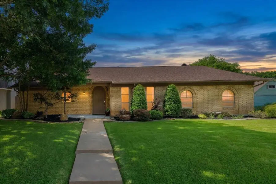 1710 Park Hill Drive, Arlington, TX 76012