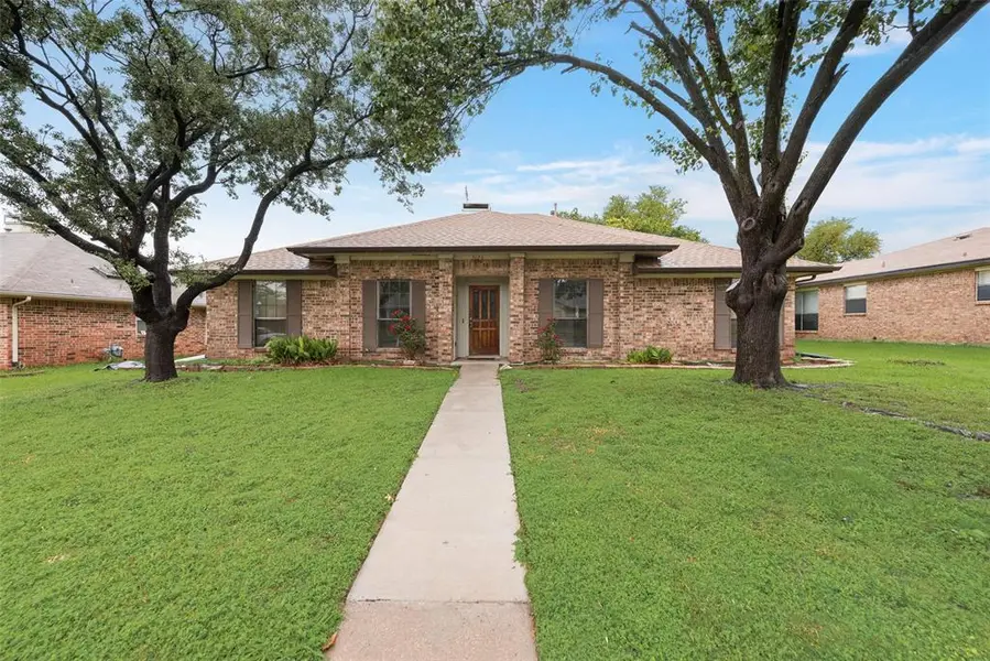 2623 Fallcreek Drive, Carrollton, TX 75006