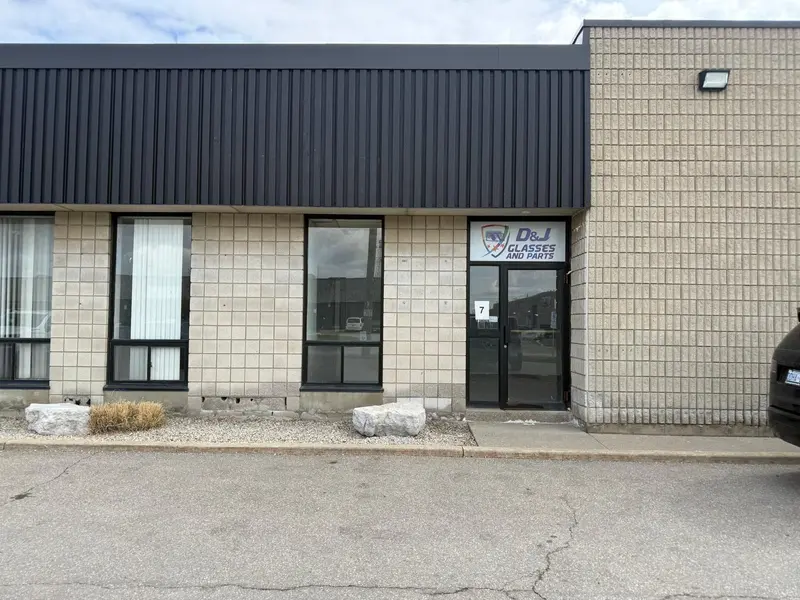 80 Hale RD #7, Brampton, ON L6W 3M1