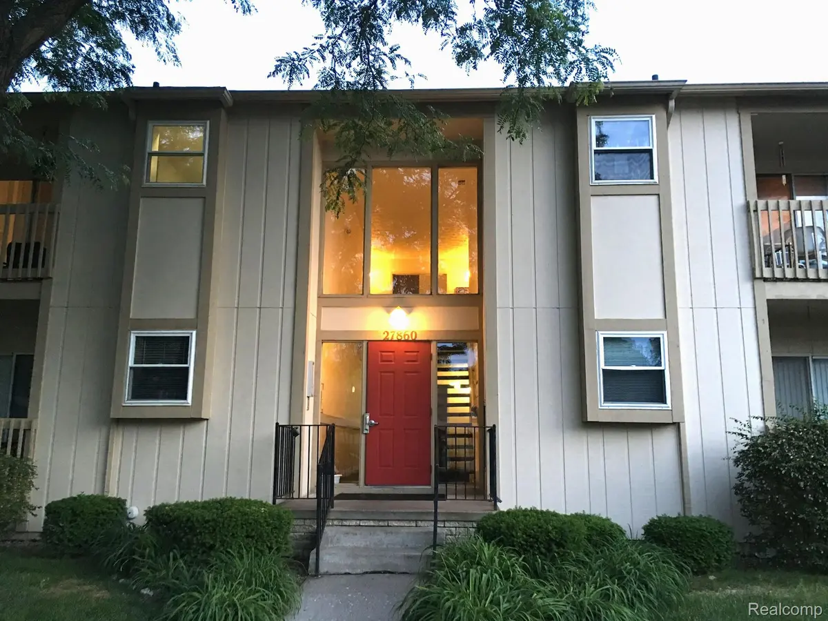 27860 BERRYWOOD LN #23, Farmington Hills, MI 48334