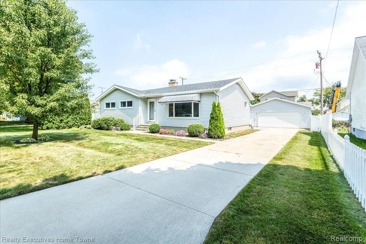 2912 WRIGHT ST, Port Huron, MI 48060