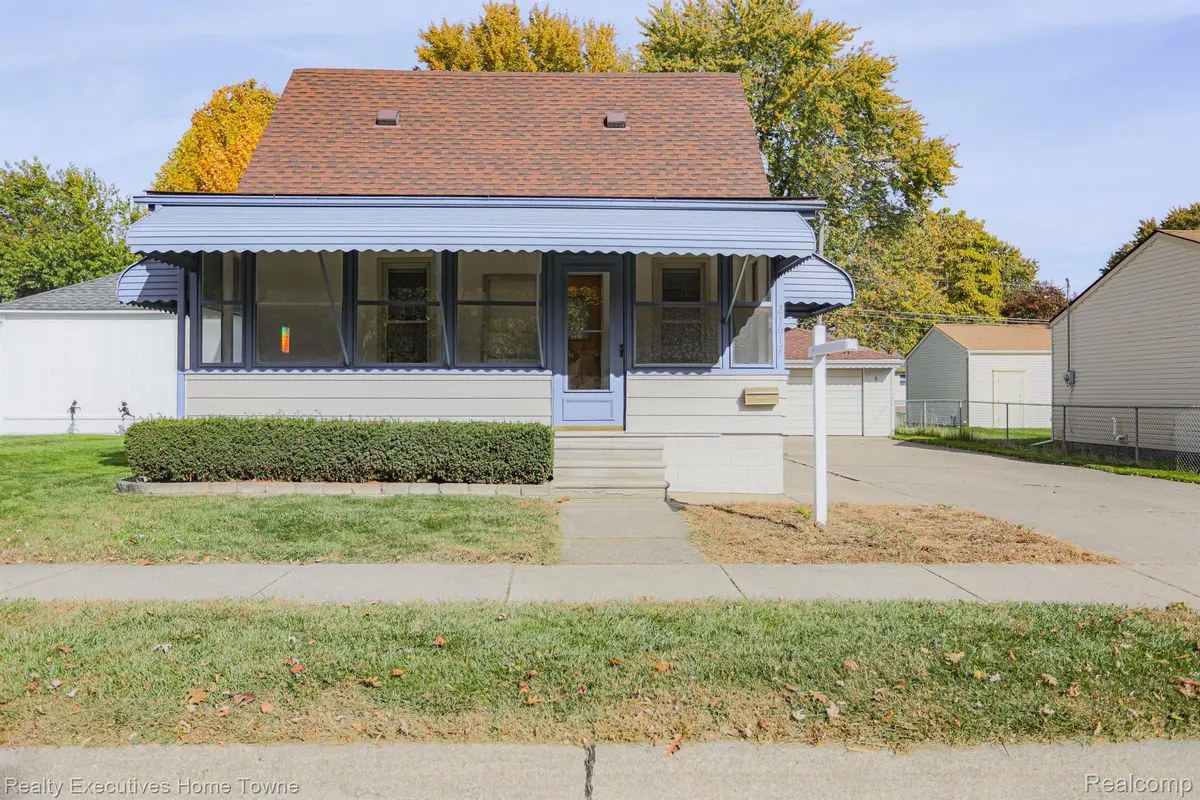 21617 PLEASANT ST, St. Clair Shores, MI 48080