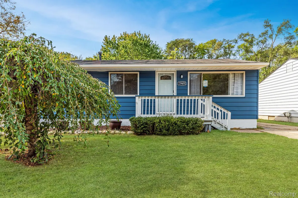 2949 WOODBURY ST, Commerce Twp, MI 48390