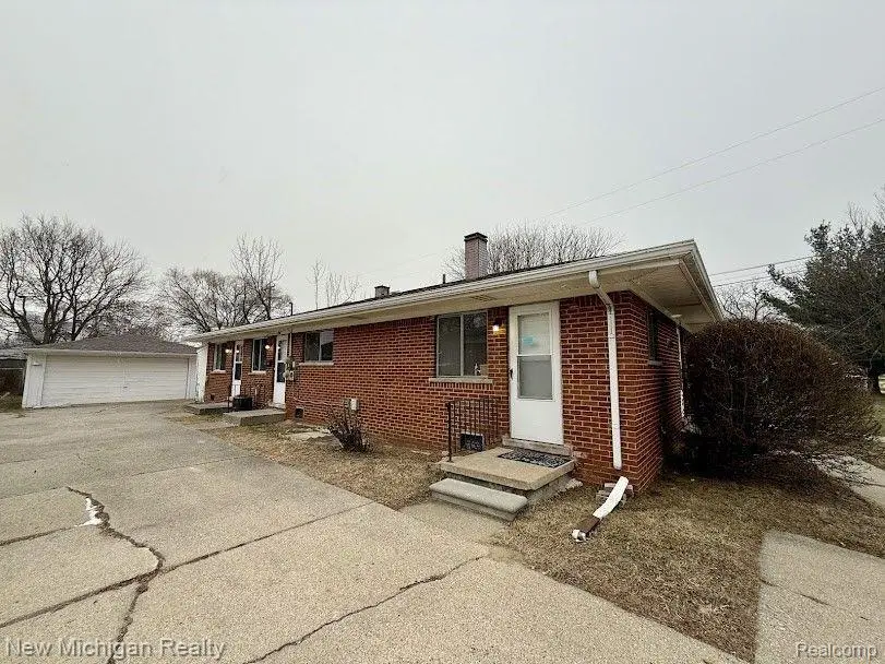 700 CLINTON RIVER DR, Mt. Clemens, MI 48043