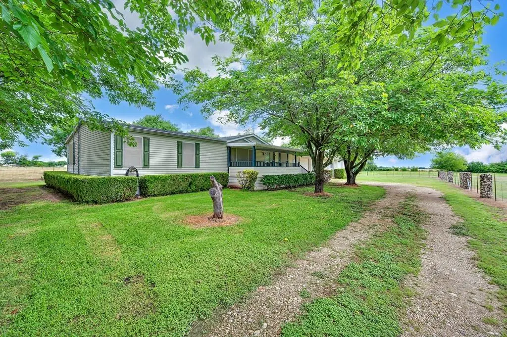 652 Middle Windsor Road, Mcgregor, TX 76657