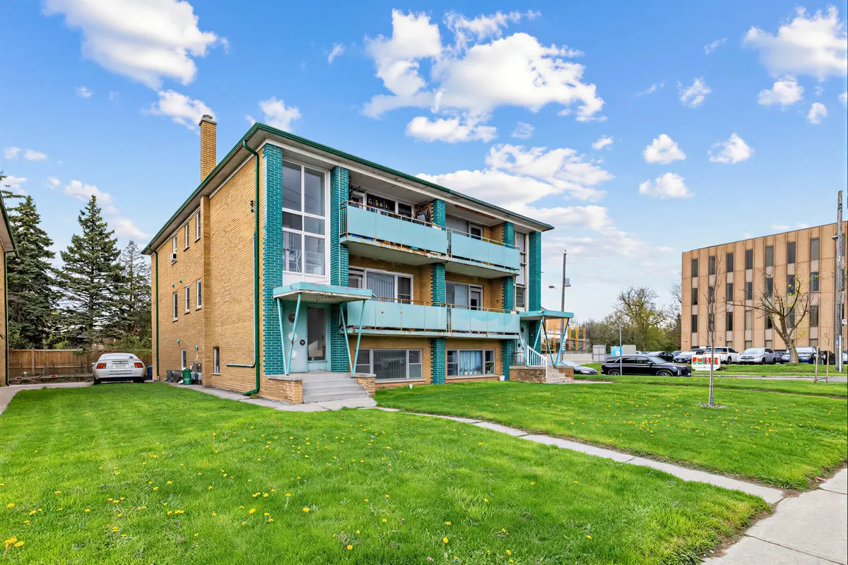 3867 Bathurst ST, Toronto C07, ON M3H 3N4