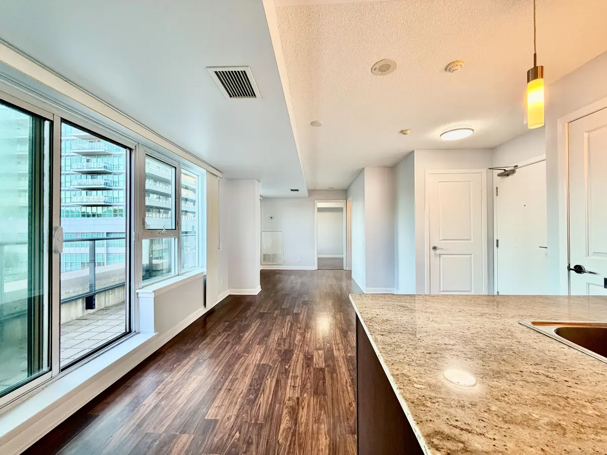 25 Town Centre CT #323, Toronto E09, ON M1P 0B4