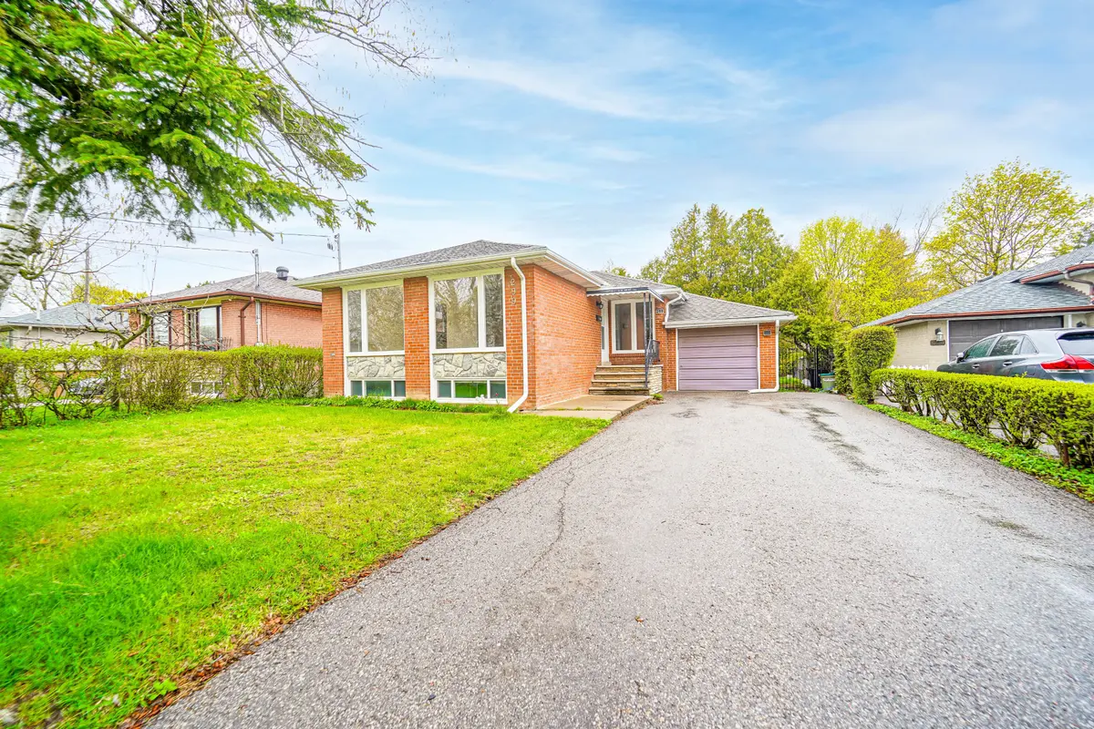 299 Palmer AVE, Richmond Hill, ON L4C 1P4