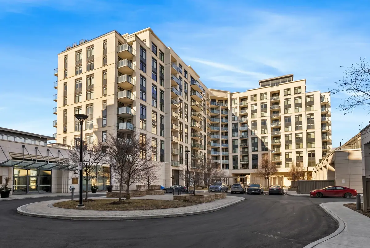 12 Woodstream BLVD #520, Vaughan, ON L4L 8C3