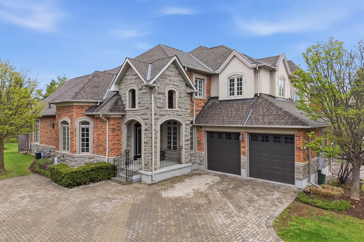 16 Bonnell CRES #107, Aurora, ON L4G 7S8