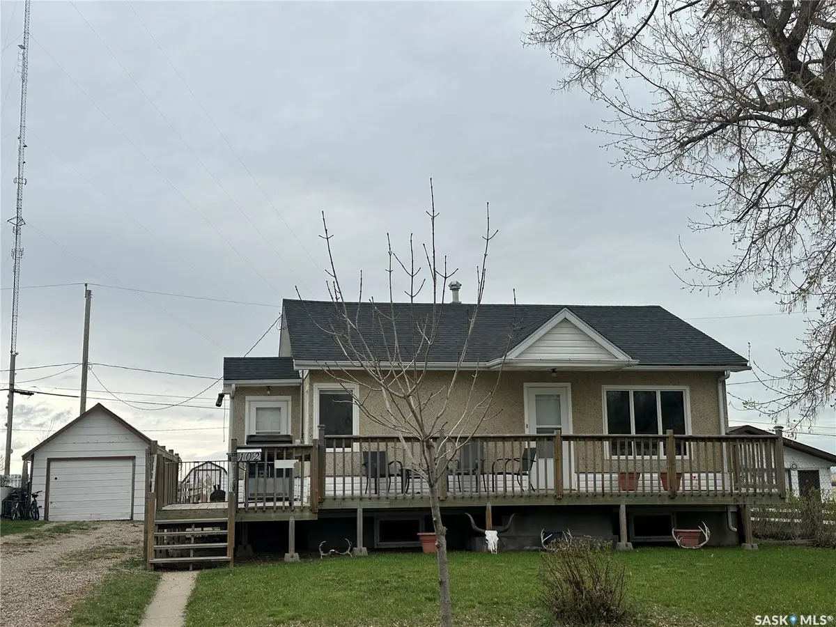 102 9th AVENUE SE, Weyburn, SK S4H 1Z7