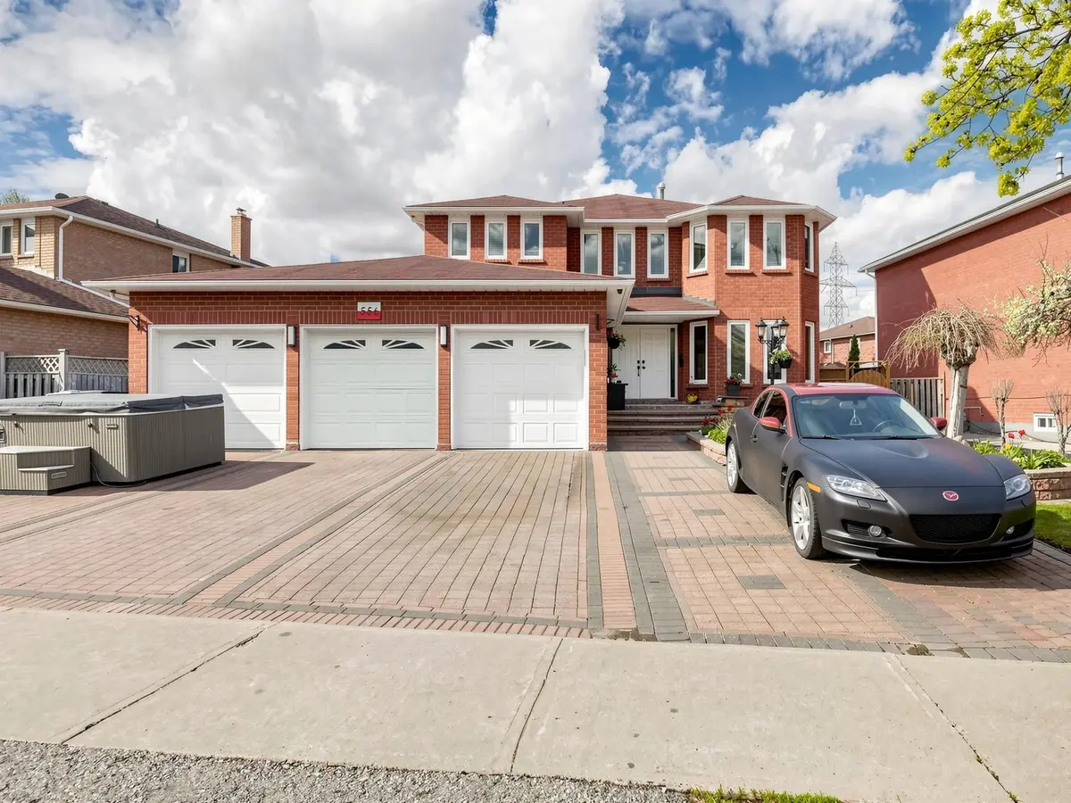 556 RAY LAWSON BLVD, Brampton, ON L6Y 4H5