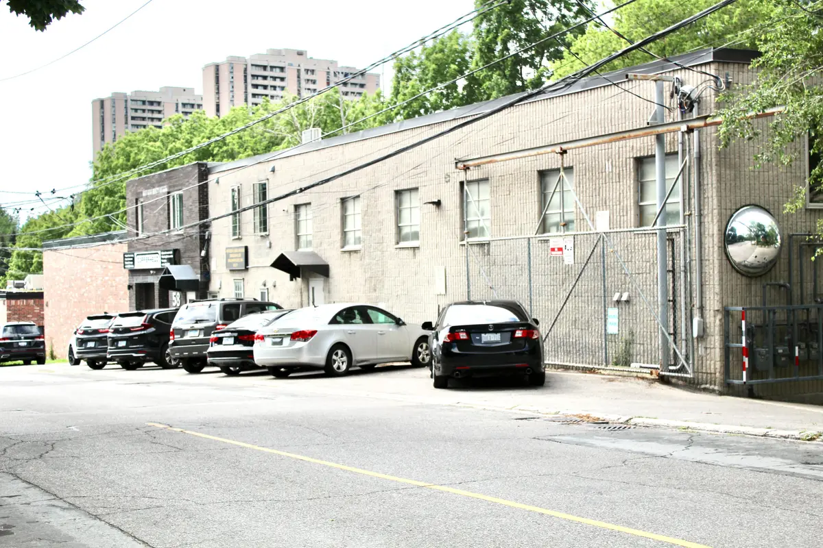 58 Rosemount AVE W #8, Toronto W04, ON M9N 3B3