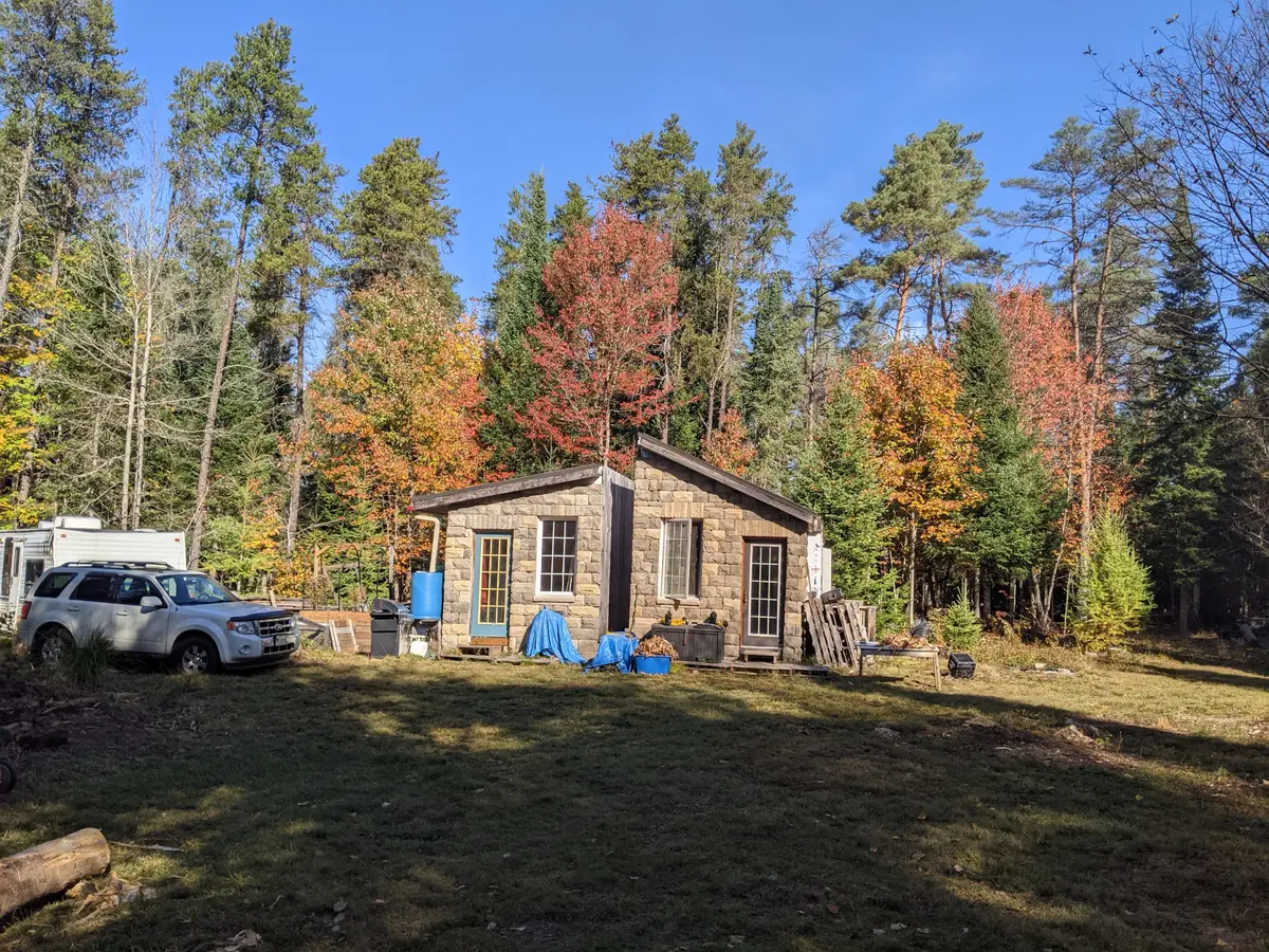 124 Cardwell Lake RD, Huntsville, ON P0B 1M0