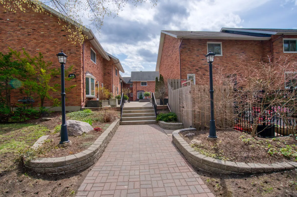 215 MacKay ST #9, New Edinburgh - Lindenlea, ON K1M 2B6