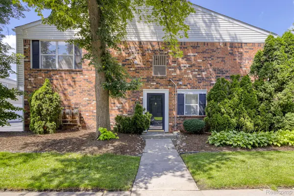 1672 ORCHARD DR, Canton Twp, MI 48188