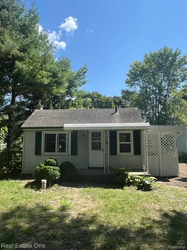 9120 GROVE DR, Northfield Twp, MI 48189