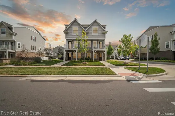 540 PARKDALE LN #72, Ferndale, MI 48220