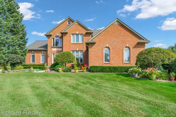 858 WOODSIDE CT, Orion Twp, MI 48359