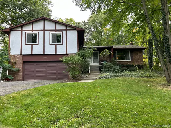 2749 KATHLEEN DR, Brighton Twp, MI 48114