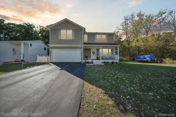 490 CLAYBURN BLVD, Waterford Twp, MI 48327