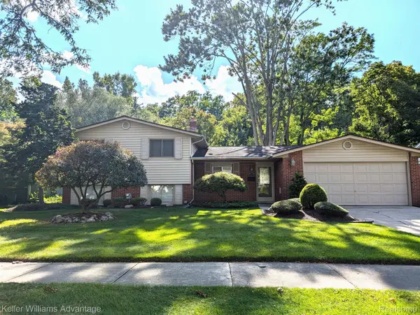 24141 TWIN VALLEY, Farmington, MI 48336