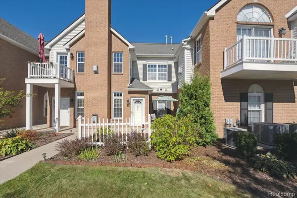 674 OLDE ENGLISH CIR, Howell Twp, MI 48855
