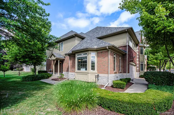 53043 CELTIC DR, Shelby Twp, MI 48315