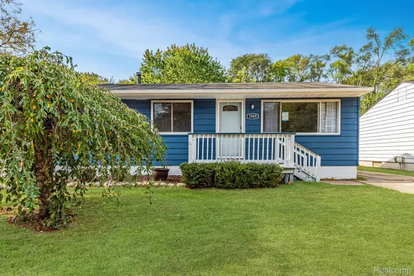 2949 WOODBURY ST, Commerce Twp, MI 48390