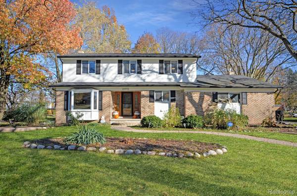 20972 Eastfarm LN, Northville, MI 48167