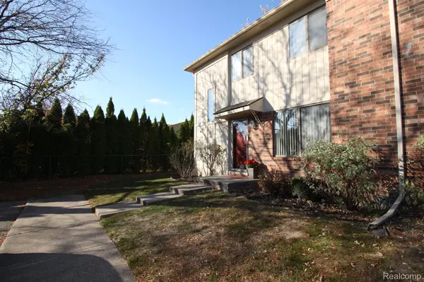 40831 HIGHPOINTE DR, Clinton Twp, MI 48038