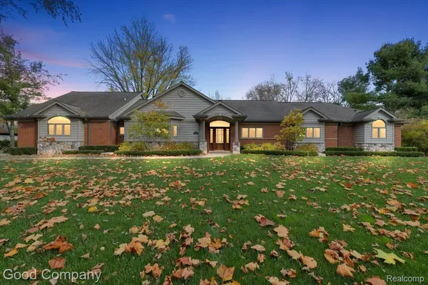 4671 BURNLEY DR, Bloomfield Twp, MI 48304