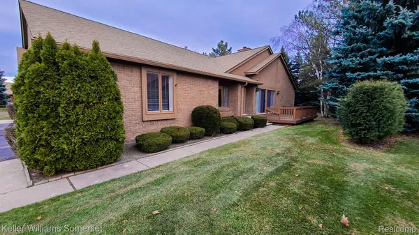 2201 LONDON BRIDGE DR, Rochester Hills, MI 48307