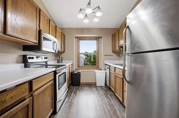 2152 10th St, Coralville, IA 52241
