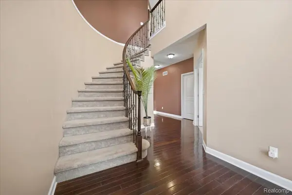 4930 E Stonegate CIR, Orion Charter Township, MI 48359